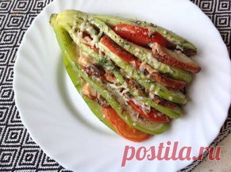 Максимум вкуса: Молодые кабачки, фаршированные копченой курицей и овощами