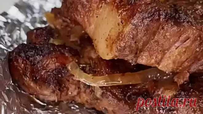 Мясо на луковой подушке.