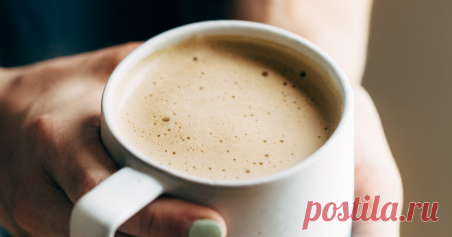 Unbelievably Good Cashew Coffee - Pinch of Yum Cashew Coffee! the creamiest coffee you've ever had. Made with just brewed coffee, cashews, honey, and sea salt. TOTAL GAME-CHANGER.