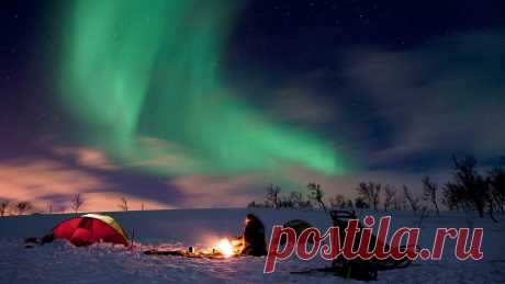 Northern-Lights-Camping-at-hotel-Kakslauttanen-Finland.jpg (1920×1080)