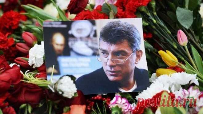 Стихи на смерть еврея Расставили всюду неводы,
свидетелей допросили...
А, собственно, эка невидаль:
расстрелян еврей в России!