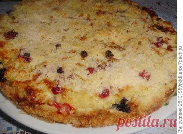 Насыпной пирог с творогом и ягодами