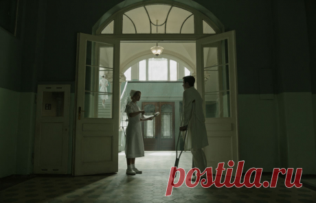 10 ужасных научных экспериментов
Последствия научных опытов могут быть непредсказуемы. Мужчина, которого воспитывали как девочку, заканчивает жизнь самоубийством. Принимающие в эксперименте по изучению сифилиса люди заражают своих родственников. В преддверии выхода на экраны блокбастера «Лекарство от здоровья» Nat-geo.ru и «Двадцатый Век Фокс СНГ» рассказывают о 10 научных опытах, превратившихся в кошмар.