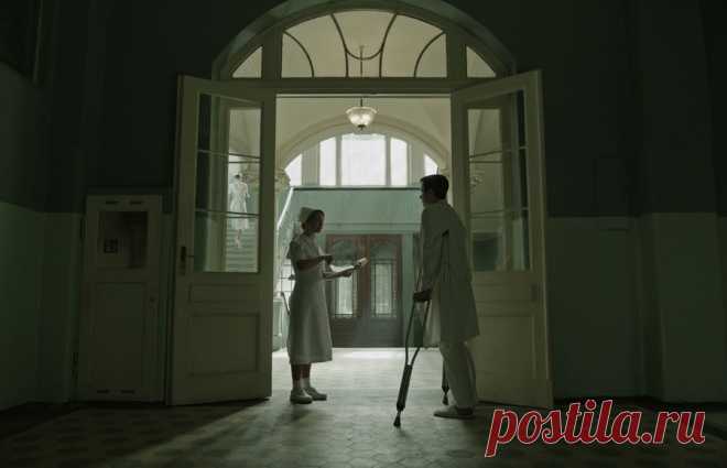 10 ужасных научных экспериментов
Последствия научных опытов могут быть непредсказуемы. Мужчина, которого воспитывали как девочку, заканчивает жизнь самоубийством. Принимающие в эксперименте по изучению сифилиса люди заражают своих родственников. В преддверии выхода на экраны блокбастера «Лекарство от здоровья» Nat-geo.ru и «Двадцатый Век Фокс СНГ» рассказывают о 10 научных опытах, превратившихся в кошмар.