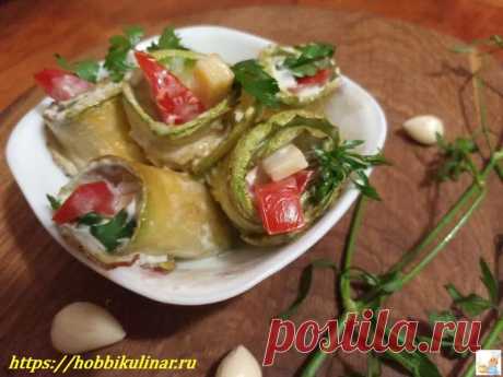 Рулетики из кабачков с сыром чесноком и помидорами — закусочные рецепты на сковороде