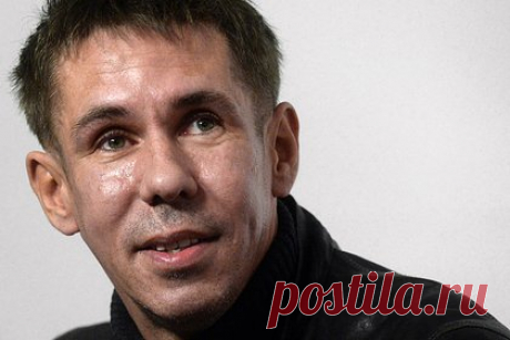 Панин рассказал о пробах в голливудский фильм с Сильвестром Сталлоне. Актер Алексей Панин рассказал о своей жизни в США. Артист заявил, что был приглашен на пробы в голливудский фильм, участие в котором также принимает актер Сильвестр Сталлоне, однако Панин пропустил мероприятие, так как вместе с семьей и друзьями уехал в Питтсбург. Он добавил, что в Америке его «неплохо кормят».