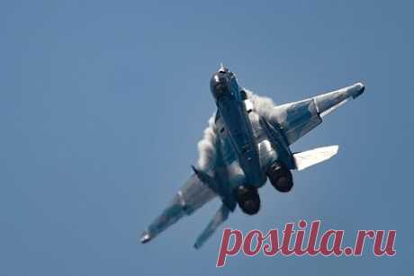 Названы способные уничтожить F-16 истребители. Воздушно-космические силы (ВКС) России могут уничтожать обещанные Киеву истребители четвертого поколения F-16 Fighting Falcon самолетами МиГ-35 и Су-30, сообщил летчик-испытатель, Герой Советского Союза Владимир Кондауров. Он также усомнился в способности ВСУ массово использовать истребители.