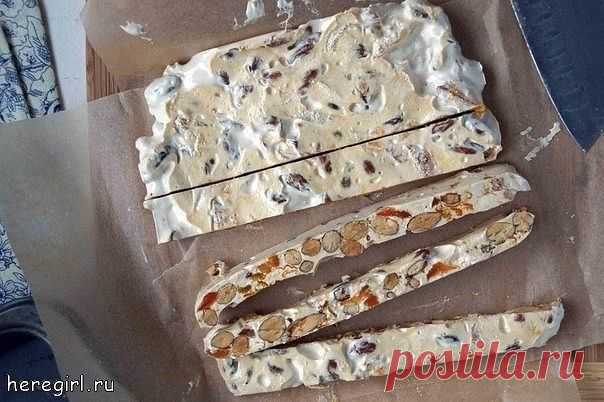 Куда пристроить мед? Мягкая нуга с орехами и курагой.