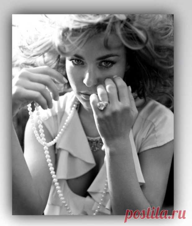 Кармен Электра (Carmen Electra) в фотосессии Роберто Д’Эсте (Roberto D’Este) для журнала Hollywood Life (март 2004)