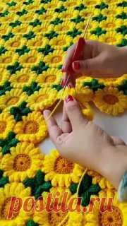 Вязаные подсолнухи 🌻 Для вдохновения!Это как медитация!#вязание  • #подсолнухи  свитер из мохера