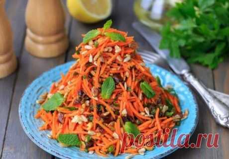 Оранжевое настроение: 10 салатов из моркови - Будет вкусно - 29 января - 43414804812 - Медиаплатформа МирТесен Трудно сказать, кто и как впервые начал выращивать морковь, но уже в Античности продукту нашли применение. Правда, в ход шли только семена и листья. Корнеплод распробовали значительно позже. Интересно, что древний овощ был совсем другого цвета — фиолетового. Характерный оранжевый оттенок он - 29 января - 43414804812 - Медиаплатформа МирТесен