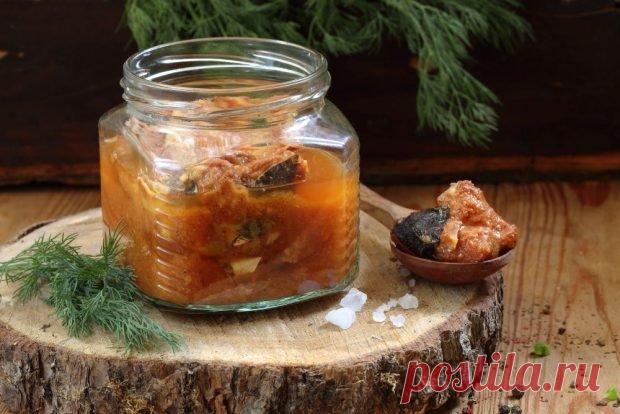 Салат с минтаем на зиму Не скажу, что запасаюсь рыбной консервацией в большом объеме, но все же пару баночек обязательно должно быть. Обычно мое предпочтение падает на сытный