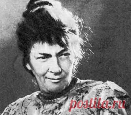 Актрисы обсуждают, как срочно похудеть к празднику. 
— Ешьте фрукты, — советует Раневская. 
— Какие именно, Фаина Георгиевна? 
— Немытые.