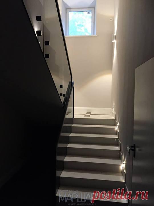 Изготовление лестниц, ограждений, перил Маршаг – Черные ​стеклянные ограждения​ из закаленного стекла