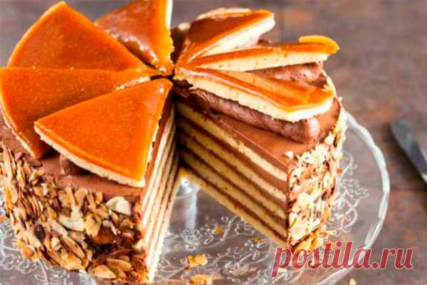Венгерский прославленный торт «Добош» с великолепным вкусом Торт Добош, прославленный своим великолепным вкусом, и необычной начинкой. Торт не портится и сохраняет свежесть в течение десяти