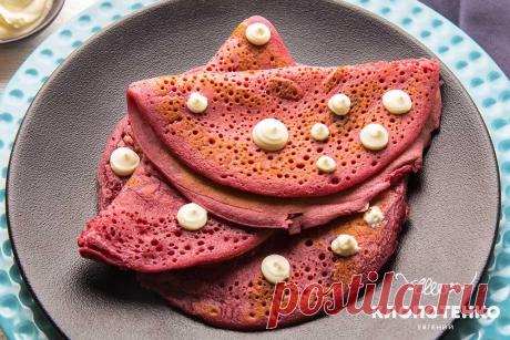 Свекольные панкейки с крем-сыром - рецепт для Масленицы Свекольные панкейки с крем-сыром – отличный вариант для того чтобы начать рабочий или выходной день. Обязательно приготовьте!