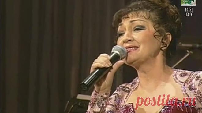 Венера Ганиева - Бергэ узыйк Казань урамнарын
Венера Ганиева - Бергә узыйк Казан урамнарын
Резеда Ахъярова көе, Разил Вәлиев сүзләре