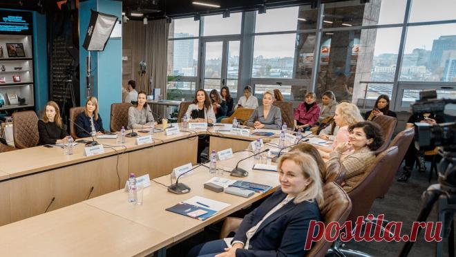 В Москве обсудят образ успешной женщины в бизнесе и медиа. Ассоциация менеджеров 11 декабря проведет ток-шоу "Женское лидерство и семейные ценности: образы успеха в современном мире", сообщает пресс-служба ассоциации. В рамках встречи участники обсудят образ успешной женщины в медиа и ...