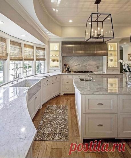 Огромная кухня😍