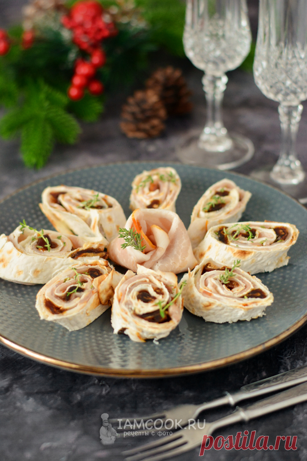 Рулет из лаваша с беконом — рецепт с фото пошагово