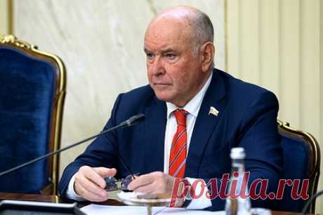 В России прокомментировали идею Украины о мире с Москвой при ядерном разоружении. Москва не согласится на ядерное разоружение ради мира с Киевом, считает председатель комитета Совета Федерации по международным делам Григорий Карасин. В разговоре с «Лентой.ру» он прокомментировал условие заместителя министра обороны Украины Ивана Гаврилюка о заключении мирного договора республики с Россией.