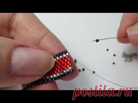 Intessitura di un bracciale con la tecnica peyote.