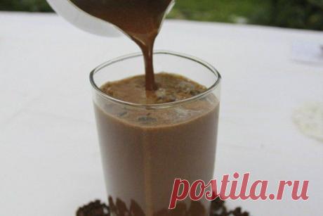 Кофейно-банановый смузи / Свежие рецепты