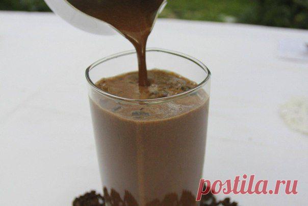 Кофейно-банановый смузи / Свежие рецепты