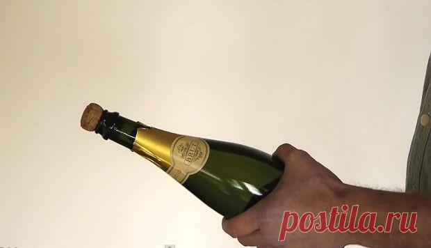 Как эффектно открыть бутылку шампанского