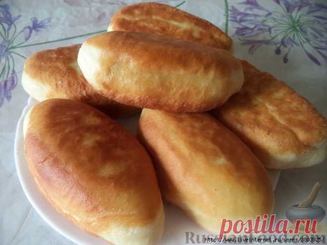 Жареные пирожки из теста на сметане с яблоками