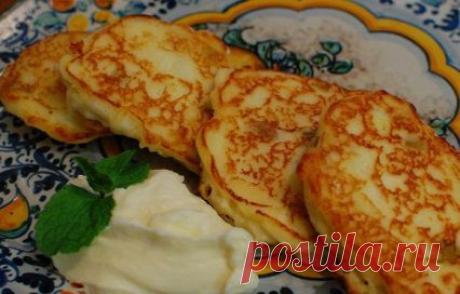 Юлия Высоцкая: рецепт сырников с лимоном, мятой и соусом из сыра маскарпоне