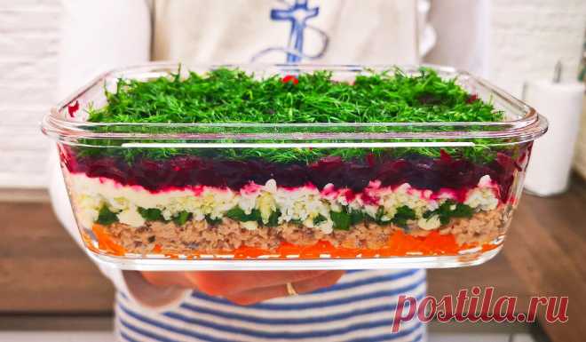 Приготовил вкусный и незаслуженно всеми забытый салат со свеклой «Аппетитный»: яркий, сочный и сытный, делюсь рецептом | MEREL | KITCHEN | Яндекс Дзен