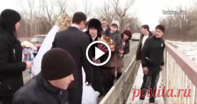 Невеста кинула букет в воду реки, но какой ужас ее охватил, когда она увидела… Неожиданный поворот!…
