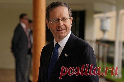 Президент Израиля сравнил число погибших от ХАМАС с жертвами Холокоста. Президент Израиля Ицхак Герцог в обращении к международному сообществу заявил, что такое количество евреев не погибало за один день со времен Холокоста. Ранее Израиль привел о погибших в результате нападения ХАМАС. Около 800 граждан Израиля погибли и более 2400 были ранены.