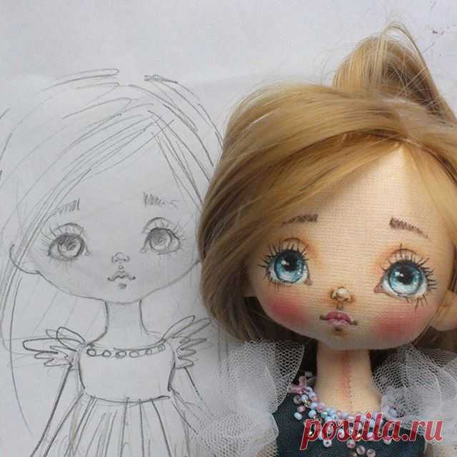 С добрым предобрым утром😘😘😘 Скорее смотрите что у меня есть! Вернее КТО! Моя новейшая куклена😍😍😍 От задумки до воплощения🍃🍃🍃🎨 Произошла весенняя перезагрузка, всё другое и выкройка и личико😉 Сейчас ещё в полный рост покажу☝