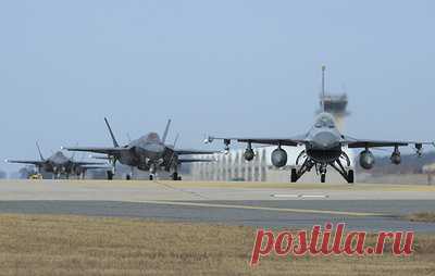 США перебросили на Ближний Восток эскадрилью F-16 в рамках наращивания сил в регионе. Речь идет о 119-й экспедиционной эскадрилье, которая является частью ВВС Национальной гвардии штата Нью-Джерси