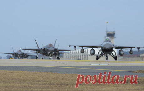 США перебросили на Ближний Восток эскадрилью F-16 в рамках наращивания сил в регионе. Речь идет о 119-й экспедиционной эскадрилье, которая является частью ВВС Национальной гвардии штата Нью-Джерси