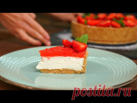 БЕЗ духовки и БЕЗ желатина! ОЧЕНЬ вкусный пирог БЕЗ выпечки с творогом и клубникой! - YouTubeОснова: 
Печенье – 300 г
Сливочное масло – 100 г
Ванильный сахара – 1 ч.л.
Цедра 0,5 лимона
Щепотка соли Начинка:
Творог 9% - 500 г
Сливки 20% - 120 г
Белый шоколад – 150 г Слой из клубники:
Клубника – 150 г
Сахар – 2-3 ст.л.
Вода – 50 г
Кукурузный крахмал – 1-2 ст.л. (чем больше крахмала, тем гуще)
Лимонный сок – 1 ст.л.
