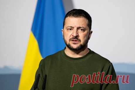В российском регионе объяснили «завиральные фантазии» Зеленского о территориях. Владимир Зеленский, причисляя ряд российских регионов к «исторически населенным украинцами» территориям, пытается объединить население страны, считает доктор исторических наук Владимир Трут. По словам ученого, переписывание истории является уже наметившейся тенденцией.