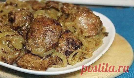САМЫЙ ВКУСНЫЙ РЕЦЕПТ ПЕЧЕНИ
Ингредиенты:
600 г - говяжьей печени 
1 шт.- яйцо 
3 зубчика - чеснока 
1 ч. л. - сахара 
1 ч. л.- соли (без горки) 
0,5 ч. л. -соды 
1 шт.- луковица 
масло растительное -для жарки 
мука кукурузная - для панировки 
Приготовление:
Печень вымыть, обсушить, удалить пленку и нарезать крупными кусочками. 
Приготовить маринад: в миске взбить яйцо с солью, сахаром, содой и чесноком, пропущенным через пресс. Залить полученной смесью кусочки печени и оставь мариноваться в холо