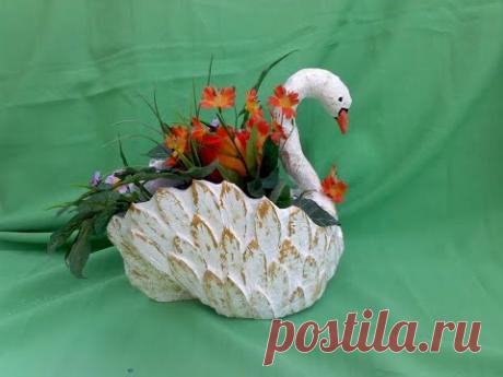 cisne hecho de carton