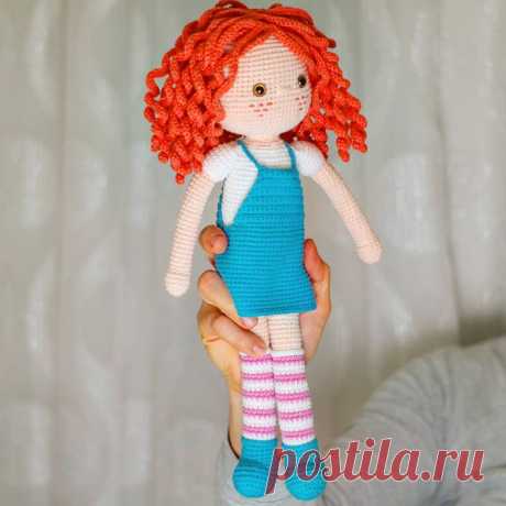 Вязаная кукла с рыжими кудряшками