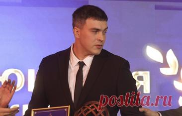 Тренер и наставник. Как пожарный Шебут помогает детям играть в футбол. Тренер стал обладателем приза ТАСС "За верность" в номинации "За выдающиеся достижения в жизни"