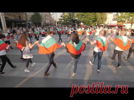 Bulgarian Folklore Dance Flash mob in London 2017/ Български Фолклорен Танцов Флашмоб в Лондон 2017
