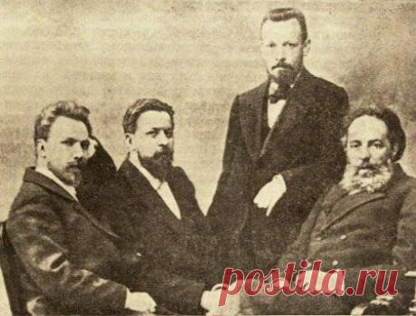 Первая детская клиника в России была основана Николаем Алексеевичем Тольским в 1866 году. Один из основоположников Российской педиатрии, уроженец Липецка, он, в 1853 году окончив Московский университет, посвятил всю свою жизнь медицине: организовал первое в России гинекологическое отделение, создал первую самостоятельную кафедру детских болезней, построил специальное здание детской клиники с инфекционными бараками, реорганизовал преподавание курсов детских болезней. / История цивилизаций!