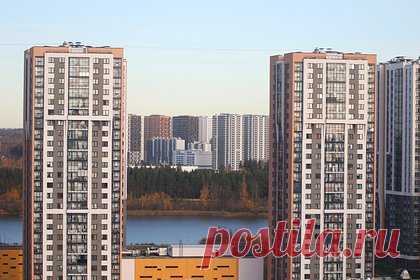 Стало известно о нехватке покупателей новостроек в России. Стало известно о нехватке покупателей новостроек в России. Участники рынка первичной недвижимости не могут повышать цены на застройки из-за угнетения потребительской активности и общей неопределенности. Несмотря на это, прямого снижения удается избегать с помощью объявлений об акциях и скидках.