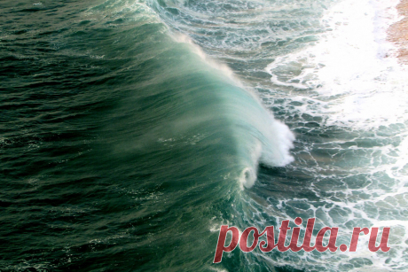 nazaré north beach wave pov: lighthouse