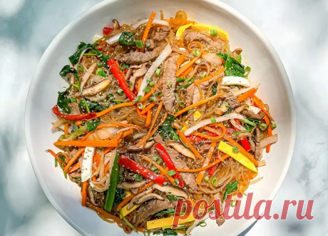 Лапша с грибами, мясом и овощами