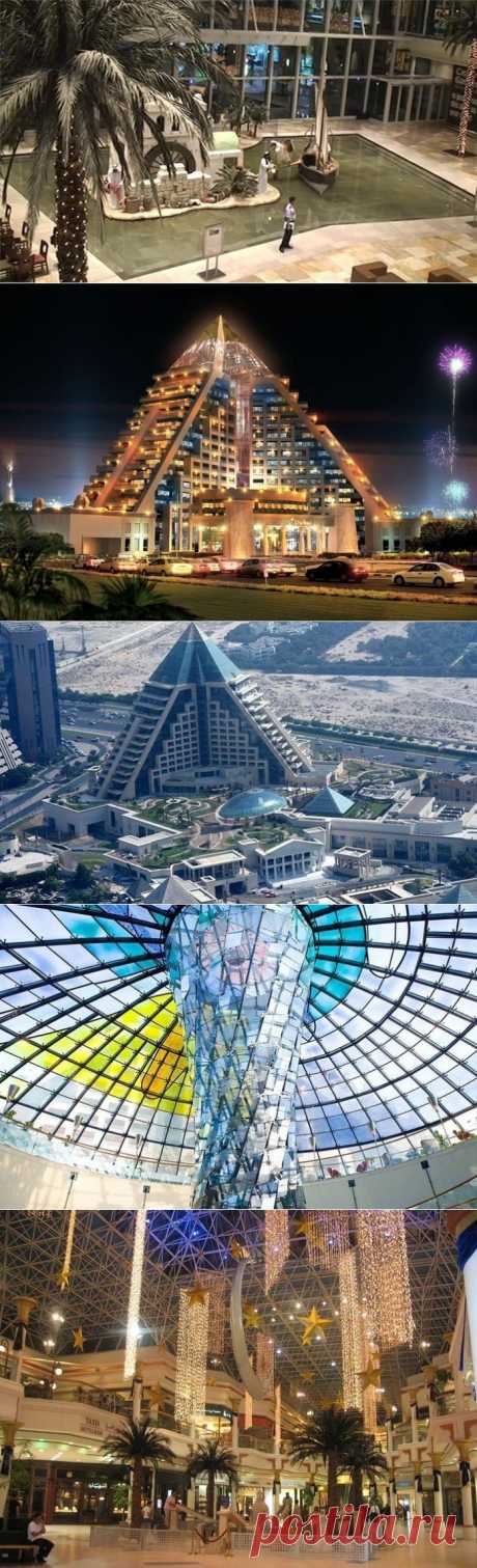 Wafi City в Дубае, Объединенные Арабские Эмираты.