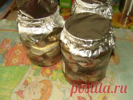 Консервы из речной рыбы в масле и томате